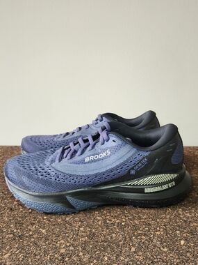 Brooks Adrenaline GTS 23 Gore Tex Running Shoes Womens Size 7